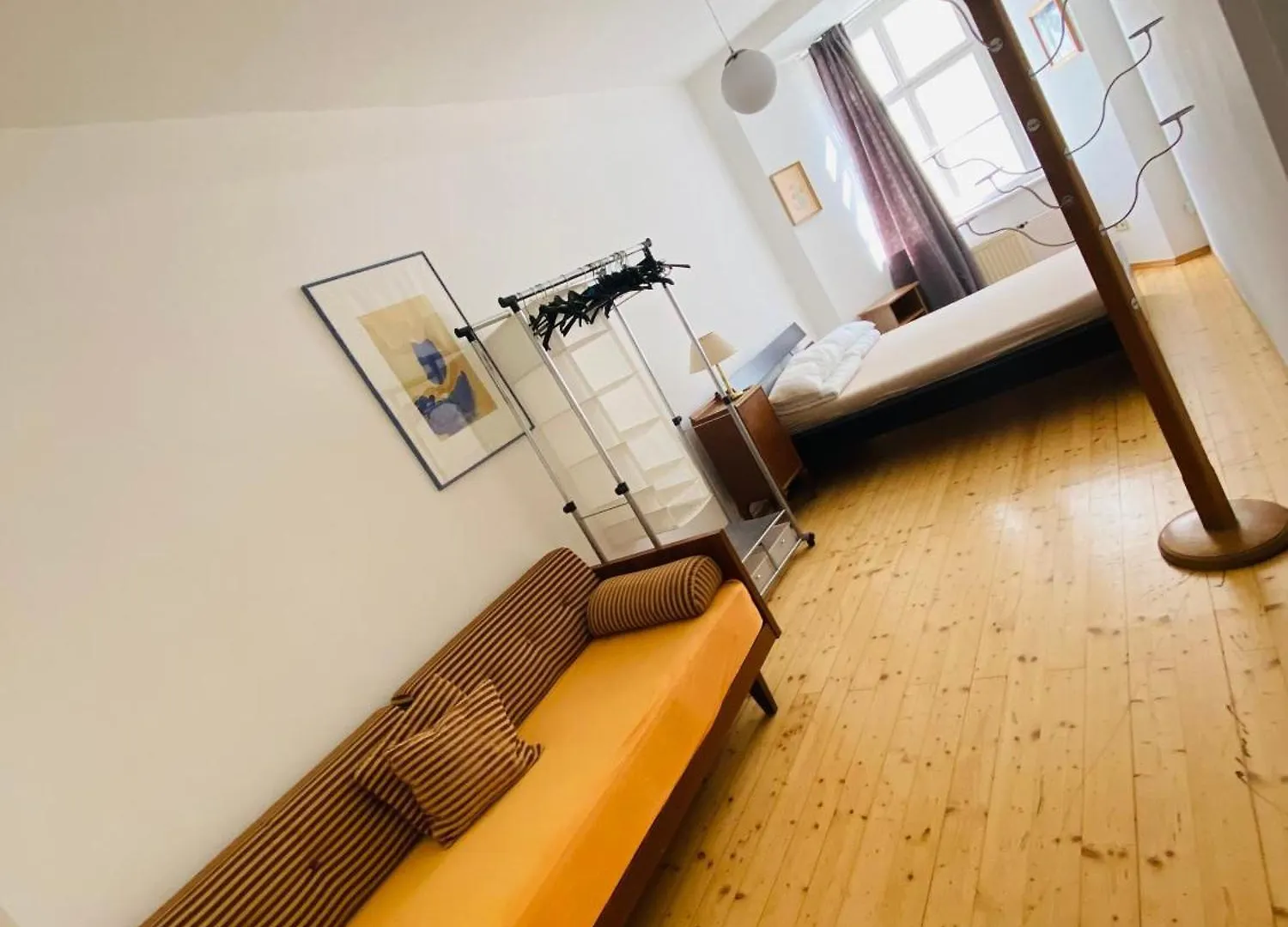 Apartment, 2 Schlafzimmer, Strassenseitig Graz 0*,  Austria